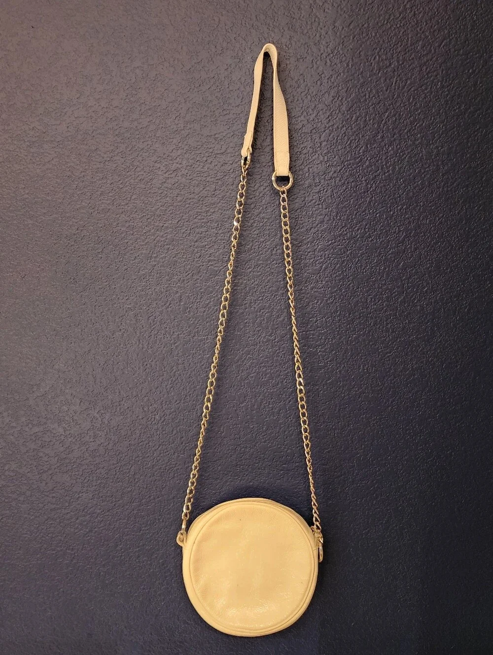 HOBO Deb Round WhitePatent Leather Crossbody bag Silver chain strap 7
